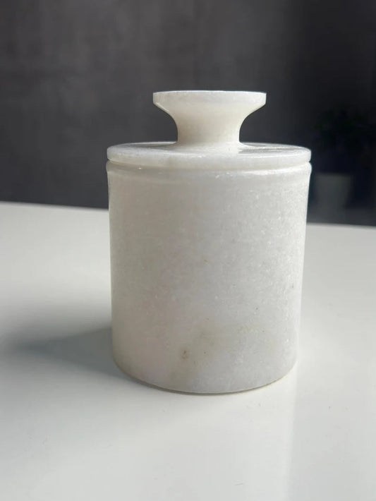 Butter Dish with Lid image 1